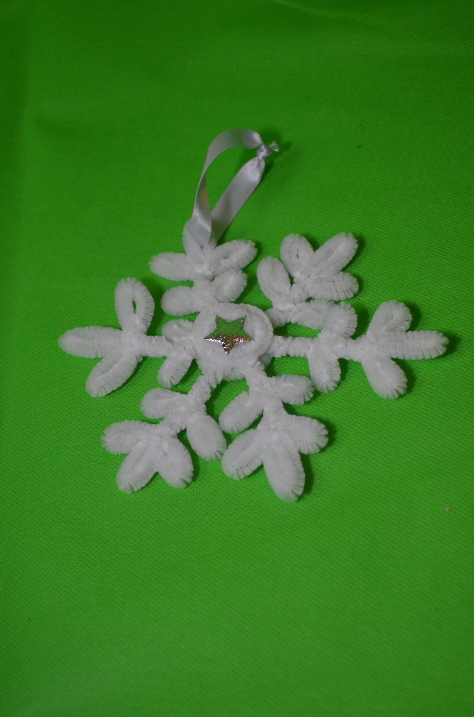 Schneeflocke mit Sternen