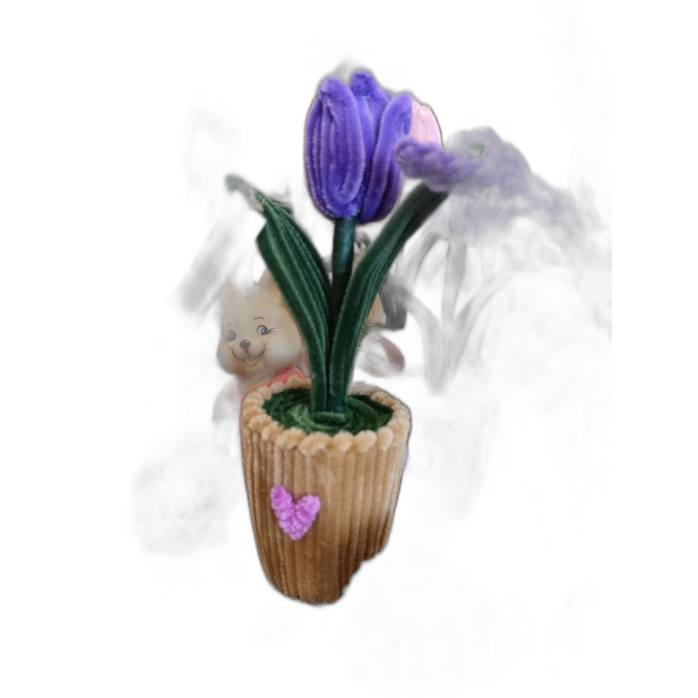 Lila Tulpen im Hasen-Blumentopf
