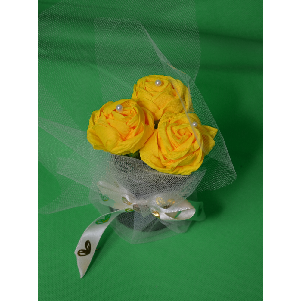 Gelbe Rosen im Geschenkbeutel