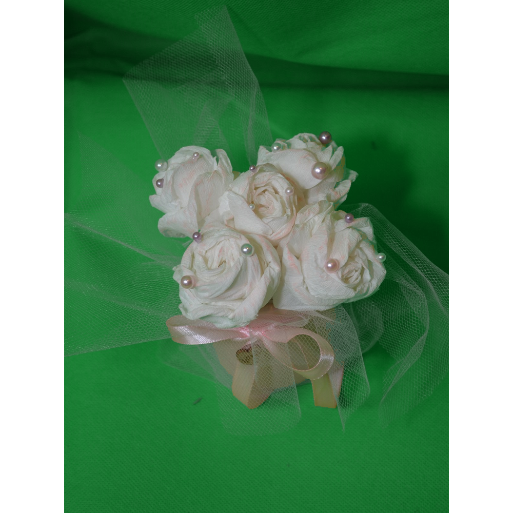 5 Weiße Rosen im Geschenkbeutel